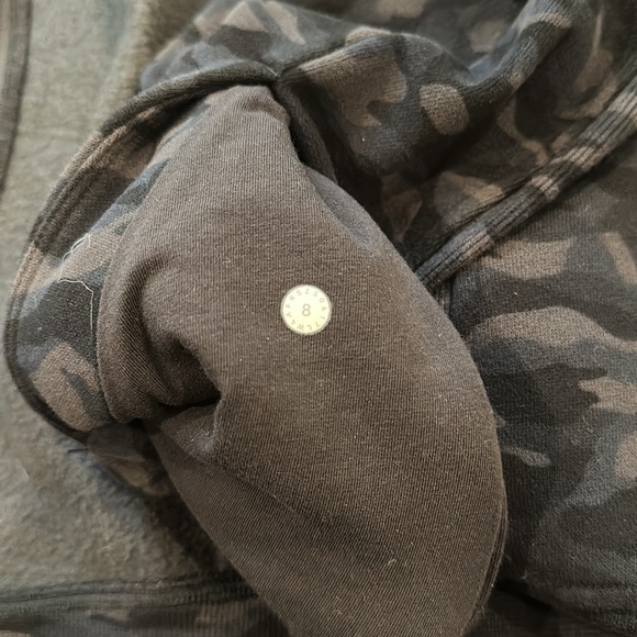 Lululemon Scuba Hoodie Light Cotton Fleece
Incognito Camo Multi Gator Green - Picture 5 of 5